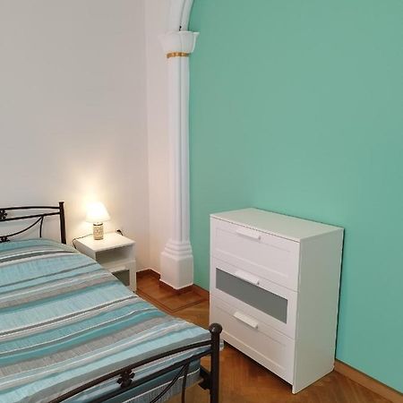 Комната Pilika 4Room With Shared Bath Atena Exterior foto