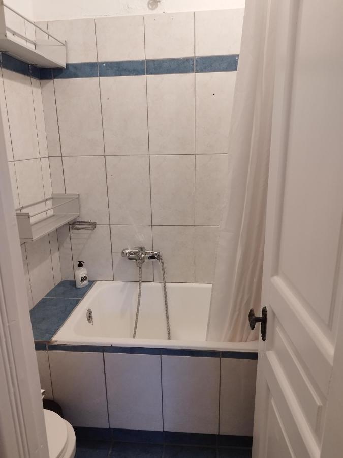 Комната Pilika 4Room With Shared Bath Atena Exterior foto